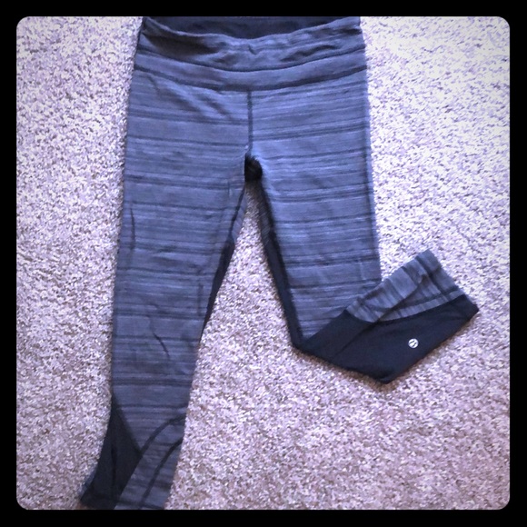 lululemon athletica Pants - Lululemon pace rival crops size 6